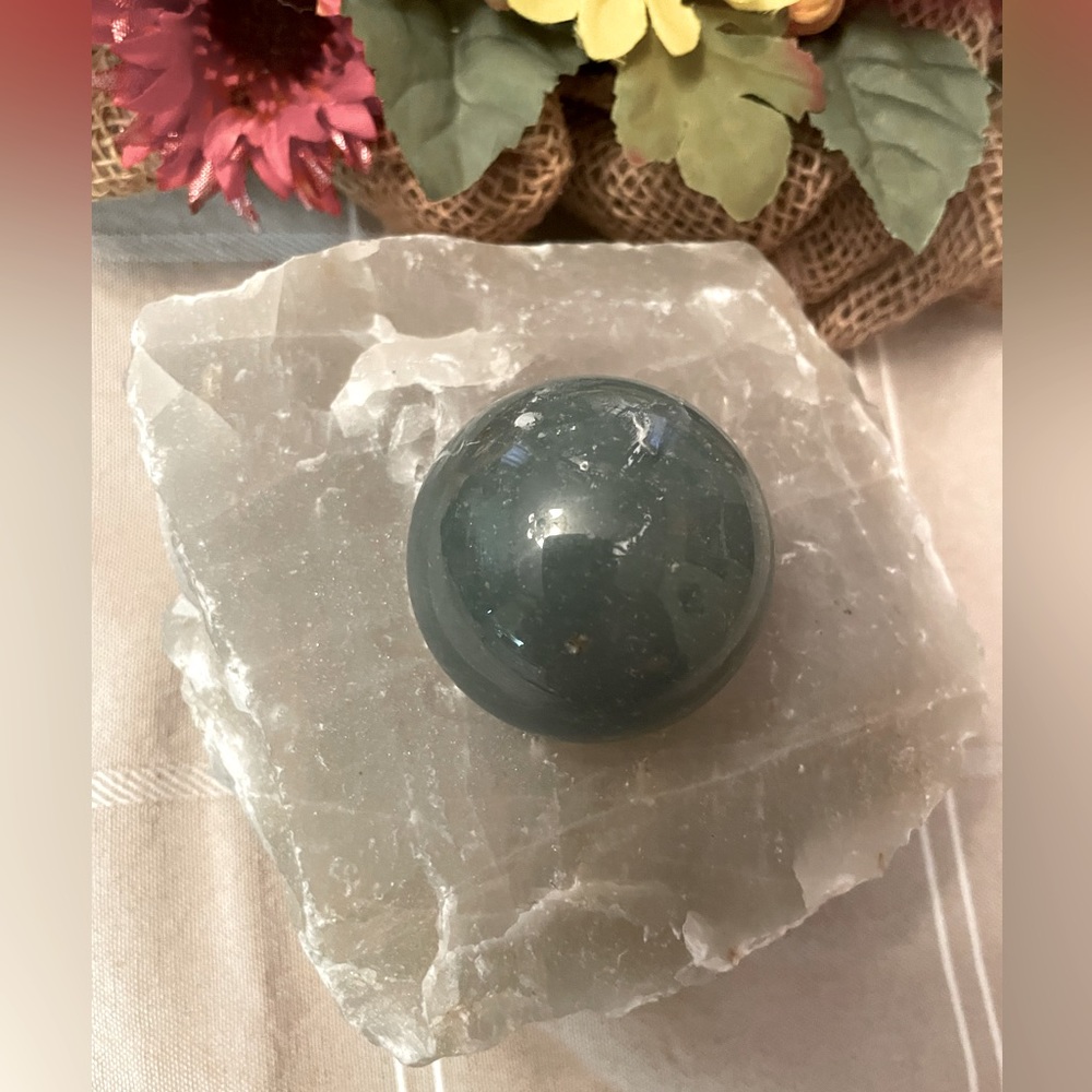 Hand crafted Tealight/sphere holder with a matching 6” green adventurine sphere.